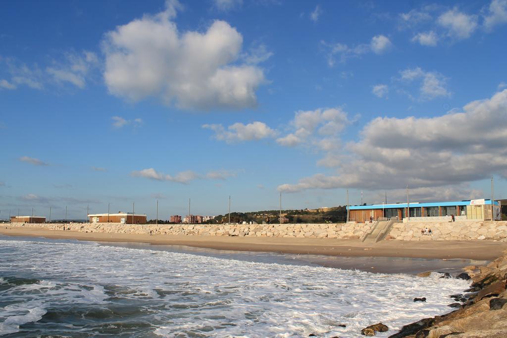 Lisbon Waves Surf Lodge Almada Pokoj fotografie